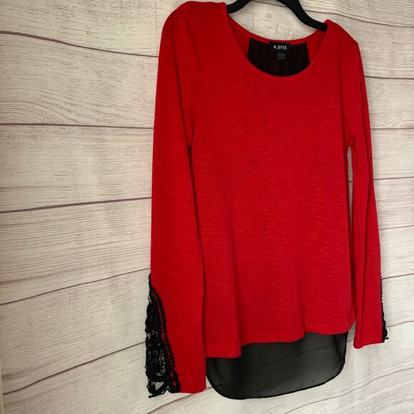 A. Byer Red and Black Blouse Split Back High Low Hem Lace Sleeve Size L - Picture 15 of 16